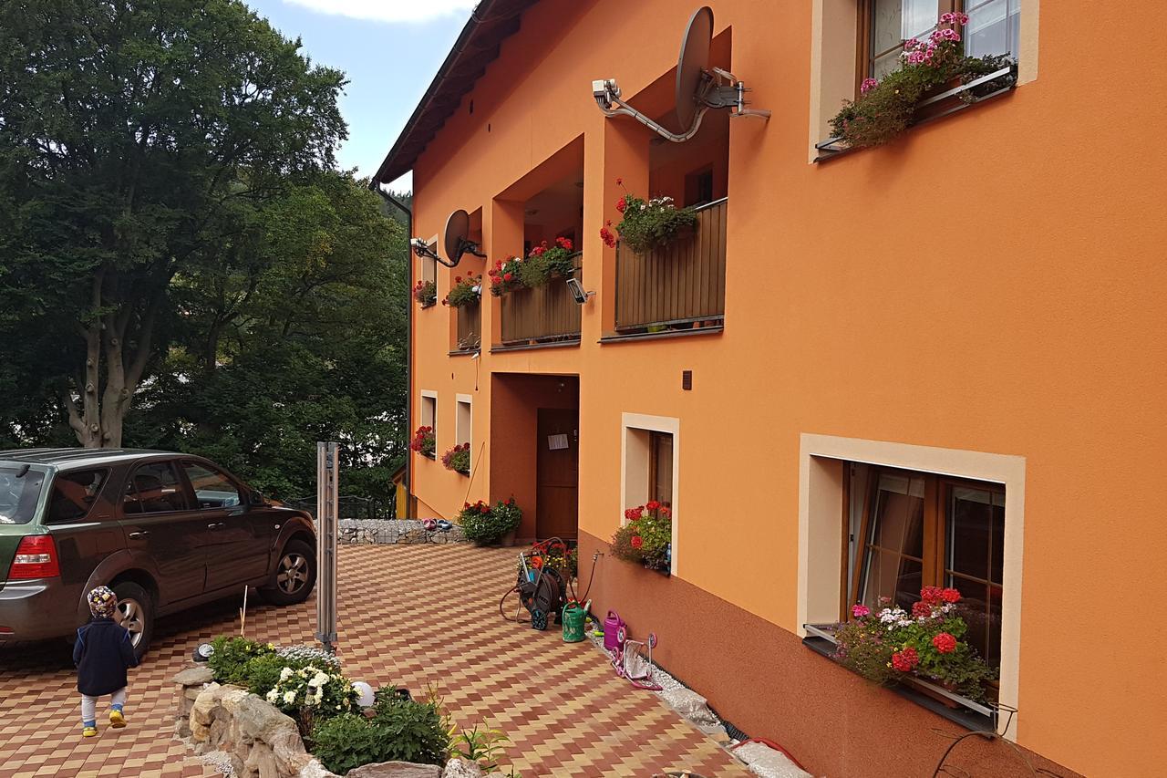 Apartments Kalyn Svoboda nad Upou Ngoại thất bức ảnh